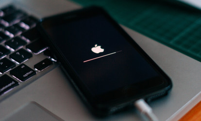 Чому iPhone перезавантажується?